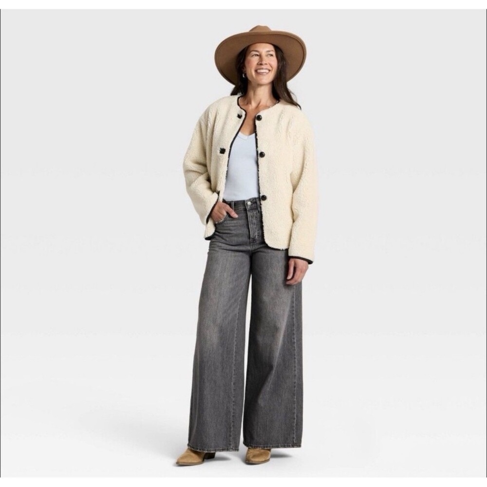 Universal Thread Women’s Faux Shearling Coat - Cream Size Extra Small NWT - Picture 3 of 10